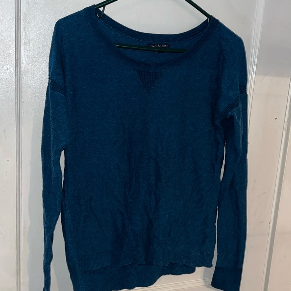Blue American Eagle Outfitter’s sweater sz medium